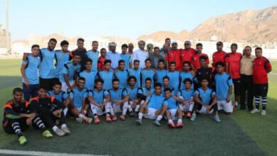 صورة محافظ حضرموت يهنئ منتخبنا الوطني الأولمبي بنجاح معسكره الداخلي بالمكلا ويمنح البعثة حوافز تشجيعية