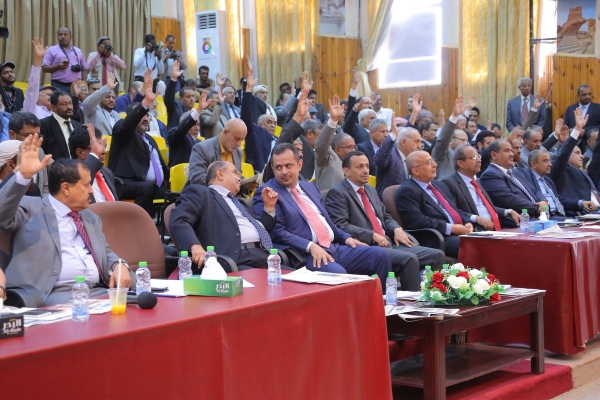 بالأرقام .. الحكومة اليمنية تقدم مشروع الموازنة العامة لعام 2019 16 04 19 826351176
