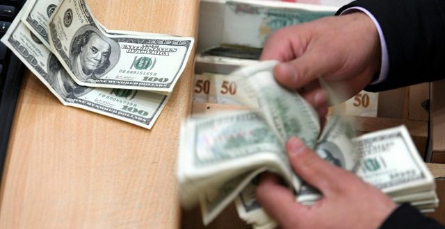هبوط أسعار صرف الدولار والريال السعودي أمام الريال اليمني
