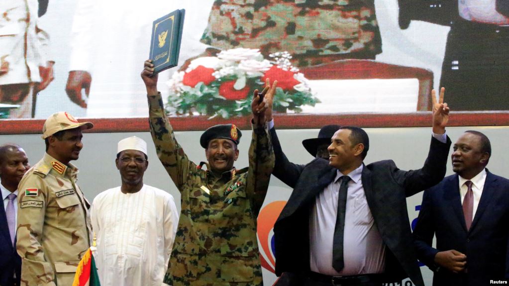 السودان.. حل "العسكري الانتقالي" وتشكيل مجلس السيادة 1AA8C261 089D 4E6B 9BE9 B067962A260C W1023 R1 S