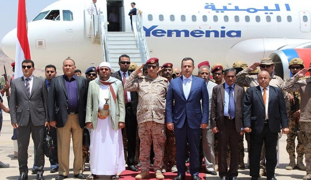 رئيس حكومة هادي يزف بشائر الخير بحزمة من الإصلاحات المهمة والقوية معين عبدالملك وعدد من الوزراء