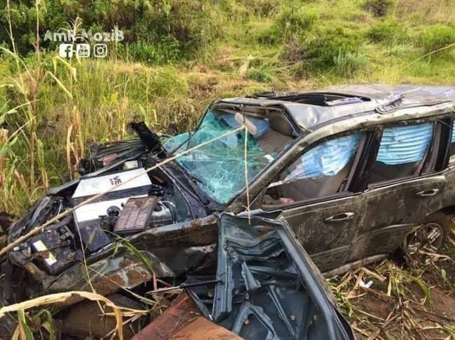 شاهد بالصورة: سيارة تسقط من جبل شاهق وتخلف كارثه حقيقيه في مدينه اب 11 10 19 255047349