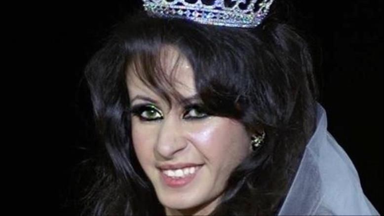 شاهد : ‘‘ألطف ملكة جمال’’ ابنة مستشار الرئيس اليمني الراحل تغادر السياسة وتقتحم عالم الأزياء والموضة وتفاجئ العالم بإطلالة مثيرة وجريئة (صور) 9d23d1d2d3