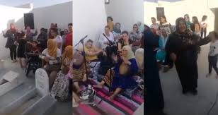 شاهد: حفل زفاف غريب داخل مقبرة وسط الغناء والرقص.. تنزيل 4