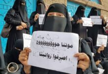 صورة نقابات ومنظمات مدنية تطالب بصرف الرواتب وتحسين الأجور في تعز