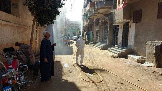 48853 حملة تعقيم وتطهير مكبرة بقرية محمد صلاح بعد إصابته بكورونا 1
