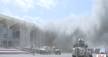 شاهد.. قناة "فضائية" تبث لحظة وقوع التفجيرات الضخمة في مطار عدن.. فيديو 202012301237563756