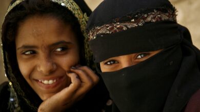 صورة الحكومة اليمنية تمنح المرأة حق الحصول على وثيقة سفر دون اشتراطات