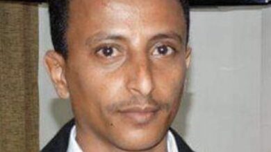 صورة مقتل صحفي يمني أثناء تغطية المعارك الدائرة في تعز