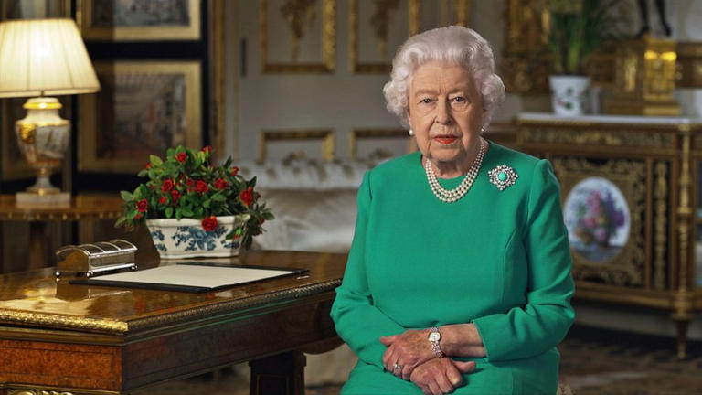 133 204915 Queen Elizabeth Green Occasions 4