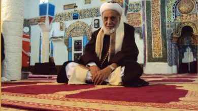 صورة اليمن يودع  القاضي العمراني عن عمر ناهز 99 عاما فى موكب جنائزى ضخم (فيديو)