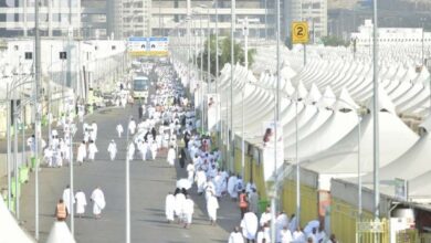 صورة الحجاج يتوافدون إلى مشعر منى في يوم التروية