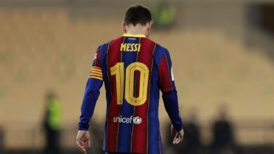 صورة ميسي يعود إلى برشلونة بقميص سان جيرمان