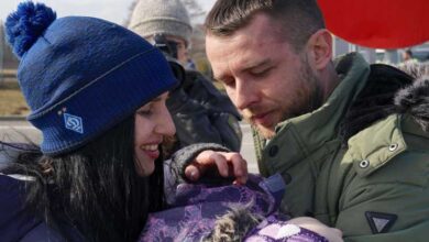 صورة ثلاثة أطفال يبصرون النور في ملاجئ بأوكرانيا