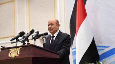 صورة المجلس الرئاسي في اليمن يؤدي اليمين الدستورية أمام البرلمان في عدن