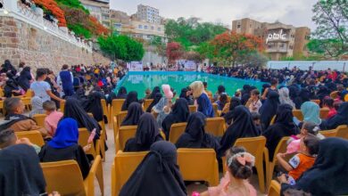 صورة تواصل فعاليات مهرجان المنتزه العيدي بتعز وسط جماهير الفرحة والحياة 