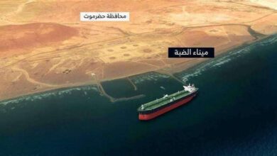صورة الحوثيون يستهدفون ميناءً نفطيًا بطائرات دون طيار